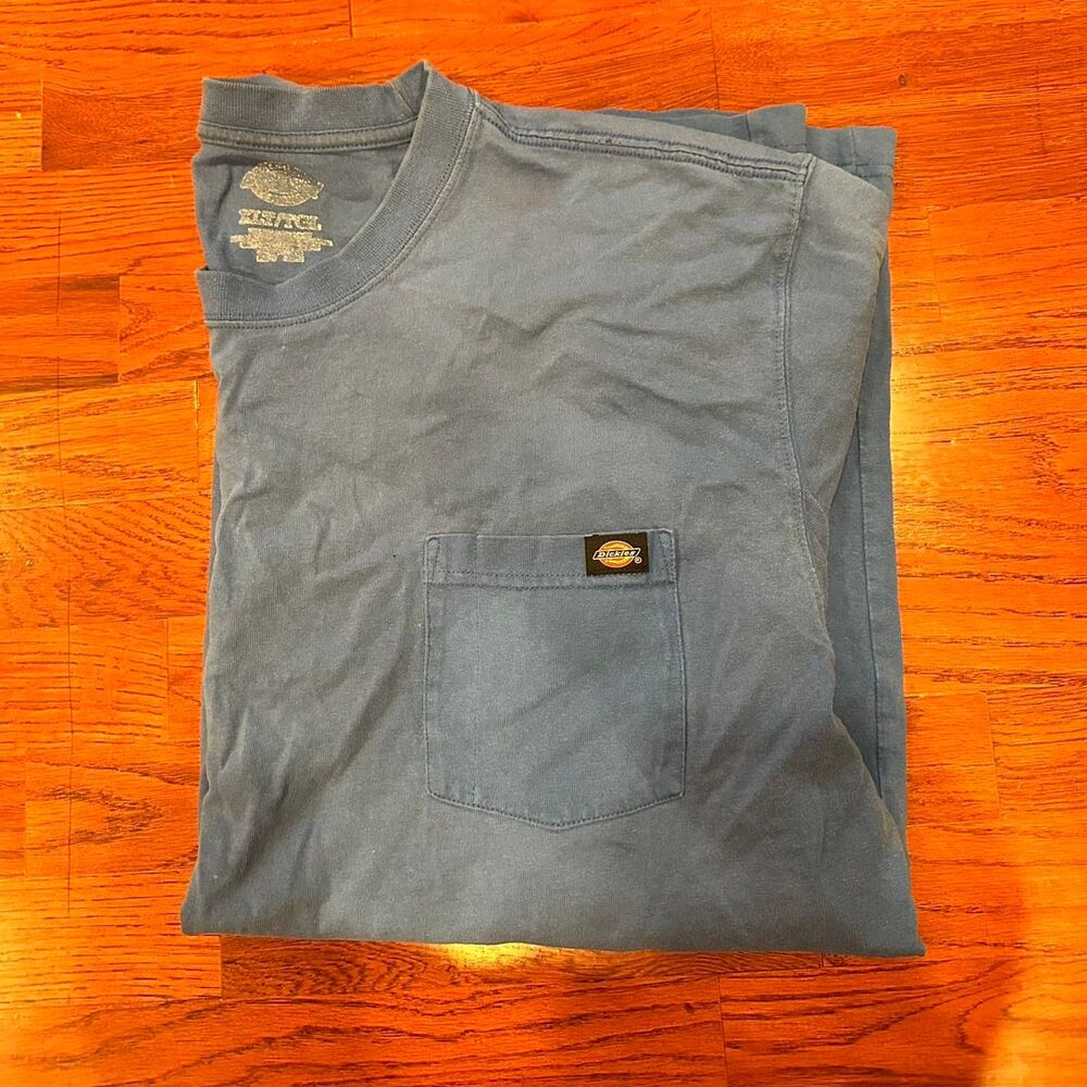 Dickies Men's Blue and Navy T-shirt
